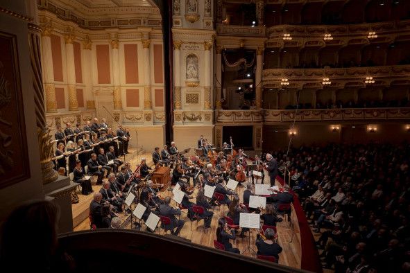 Semperoper Dresden / h-Moll-Messe hier die Sächsische Staatskapelle © Markenfotografie