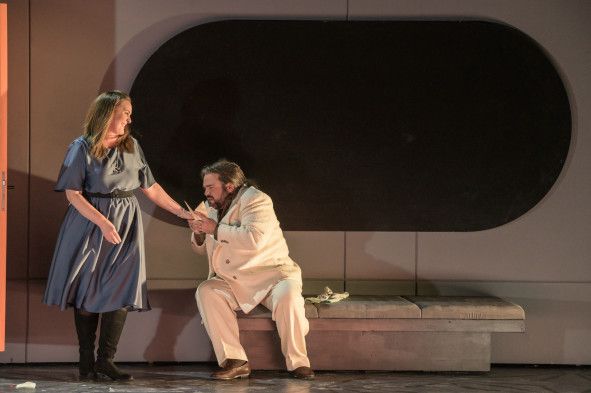 Aalto-Theater / Simon Boccanegra hier links Jessica Muirhead als Amelia © Matthias Jung