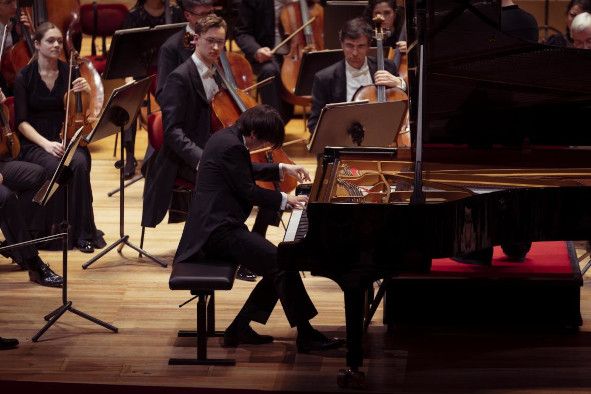 Semperoper / Sächsische Staatskapelle und Pianist Seong-Jin Cho © Markenfotografie