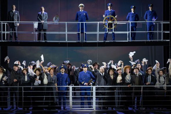 Theater am Domhof / TITANIC hier das grosse Ensemble © Stephan Glagla