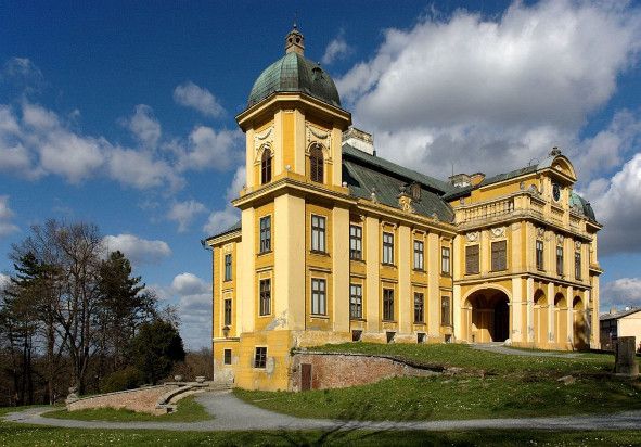 Schloss Našice - Heimat von Dora Pejacevic © Wikimedia Commons 
