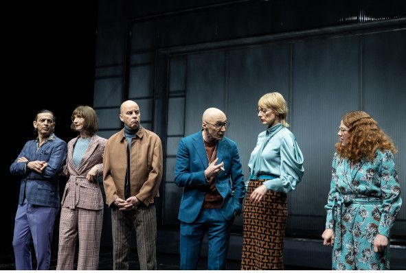 Düsseldorfer Schauspielhaus / SERGE hier Mehdi Moinzadeh, Claudia Hübbecker, Thomas Wittmann, Andreas Grothgar, Cathleen Baumann, Sophie Stockinger © Sandra Then