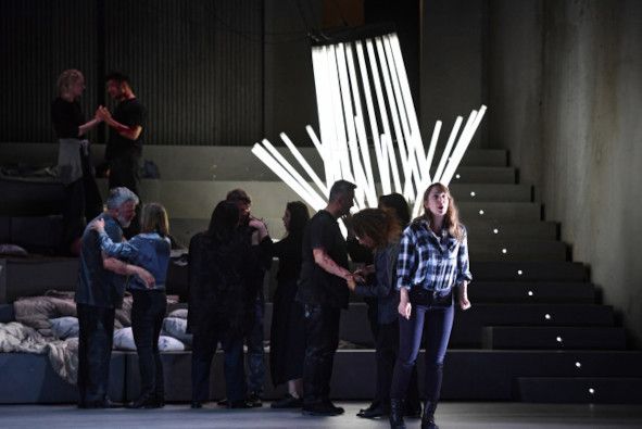 Opéra Montpellier / Iphigenie en Tauride hier Szenefoto mit Vannina Santoni als Iphigenie, Armando Noguera als Thaos © Marc Ginot