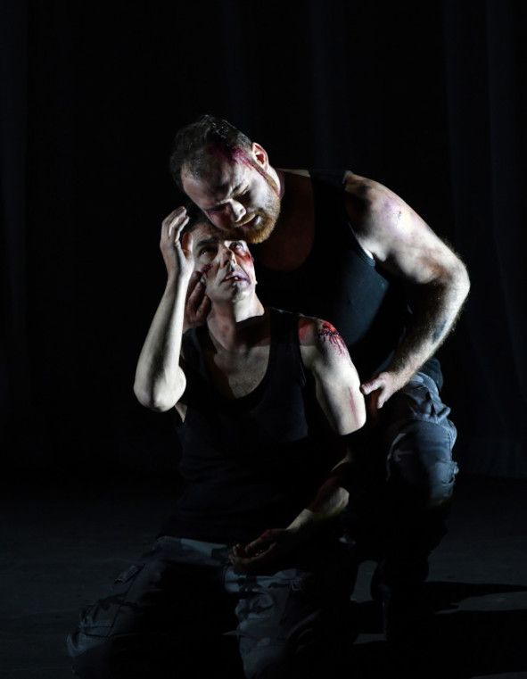 Opéra Montpellier / Iphigenie en Tauride hier Jean-Sébastien Bou (Orest) und Valentin Thill (Pylades) © Marc Ginot