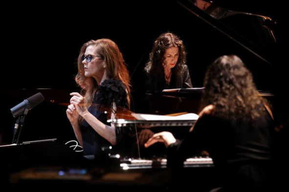 Aix-en-Provence / Electric Fields hier Barbara Hannigan, Sopran, Katia und Mireille Labèque, Klavier © Caroline Doutre