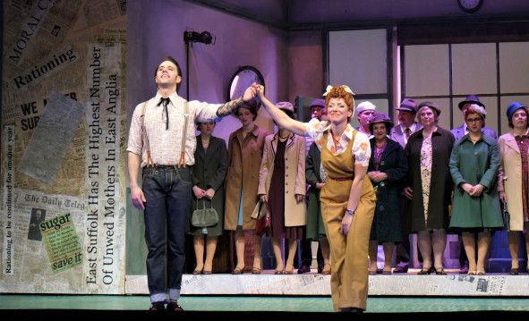 Theater Lübeck / ALBERT HERRING hier das Ensemble zum Schlussapplaus © Wolfgang Radtke