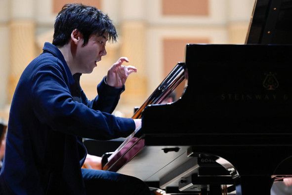 Hoachen Zhang - Pianist © Matthias Creutziger