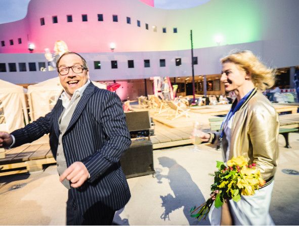 Düsseldorfer Schauspielhaus / Figaros Hochzeit oder Der tolle Tag hier Florian Lange als Graf und Cathleen Baumann als Gräfin © Thomas Rabsch