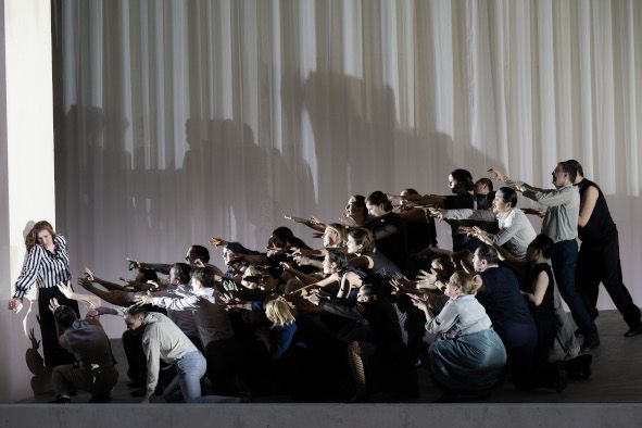 Oper Frankfurt / HERCULES hier Paula Murrihy als Dejanira und Ensemble © Monika Rittershaus