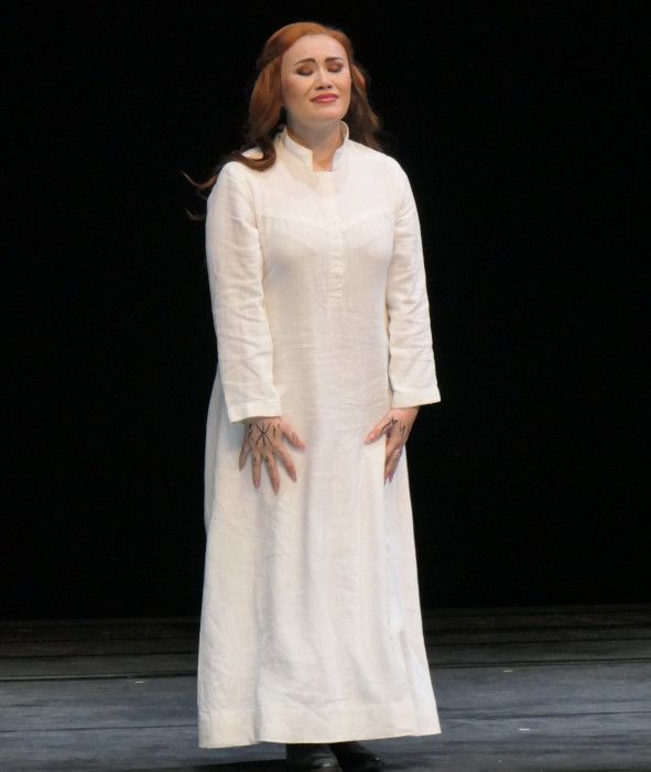 Staatsoper Hamburg / NORMA hier Barno Ismatullaeva als Norma © Wolfgang Radtke 