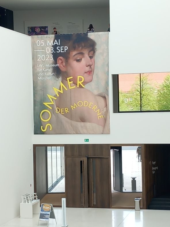 Foyer LWL- Landesmuseums mit Ausstellungs-Plakat © Hanns Butterhof