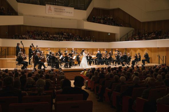 Dresden Kulturpalast / Chamber Orchestra of Europe mit Herbert Blomstedt und María Dueñas © Oliver Killig