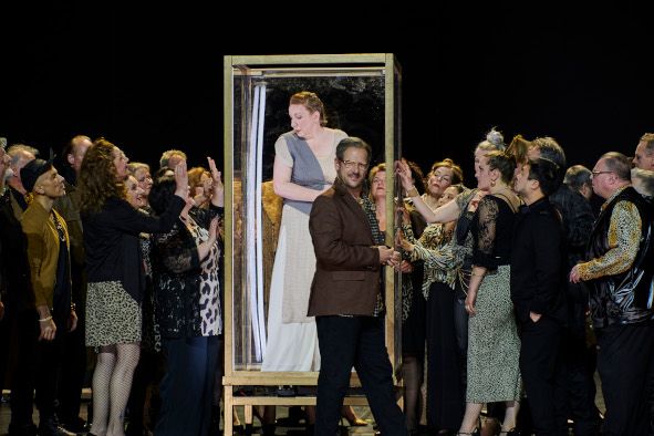 Staatstheater Braunschweig / GÖTTERDÄMMERUNG hier Allison Oakes, Christian Miedl, Chor © Björn Hickmann 