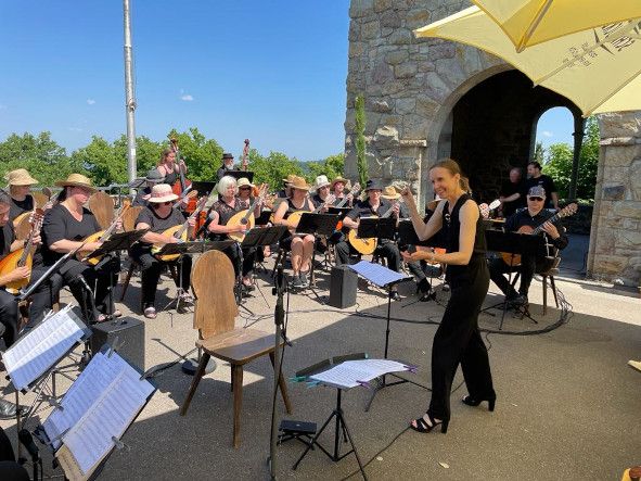 Denise Wambsganß und das 1. Weinheimer Mandolinenorchester © Ljerka Oreskovic Herrmann 