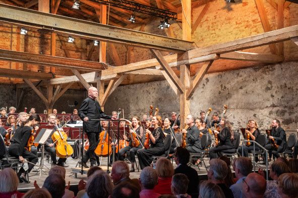 Haferscheune in Stolpe an der Peene / Christoph Eschenbachs und das Berliner Konzerthausorchester © Geert Maciejewski 